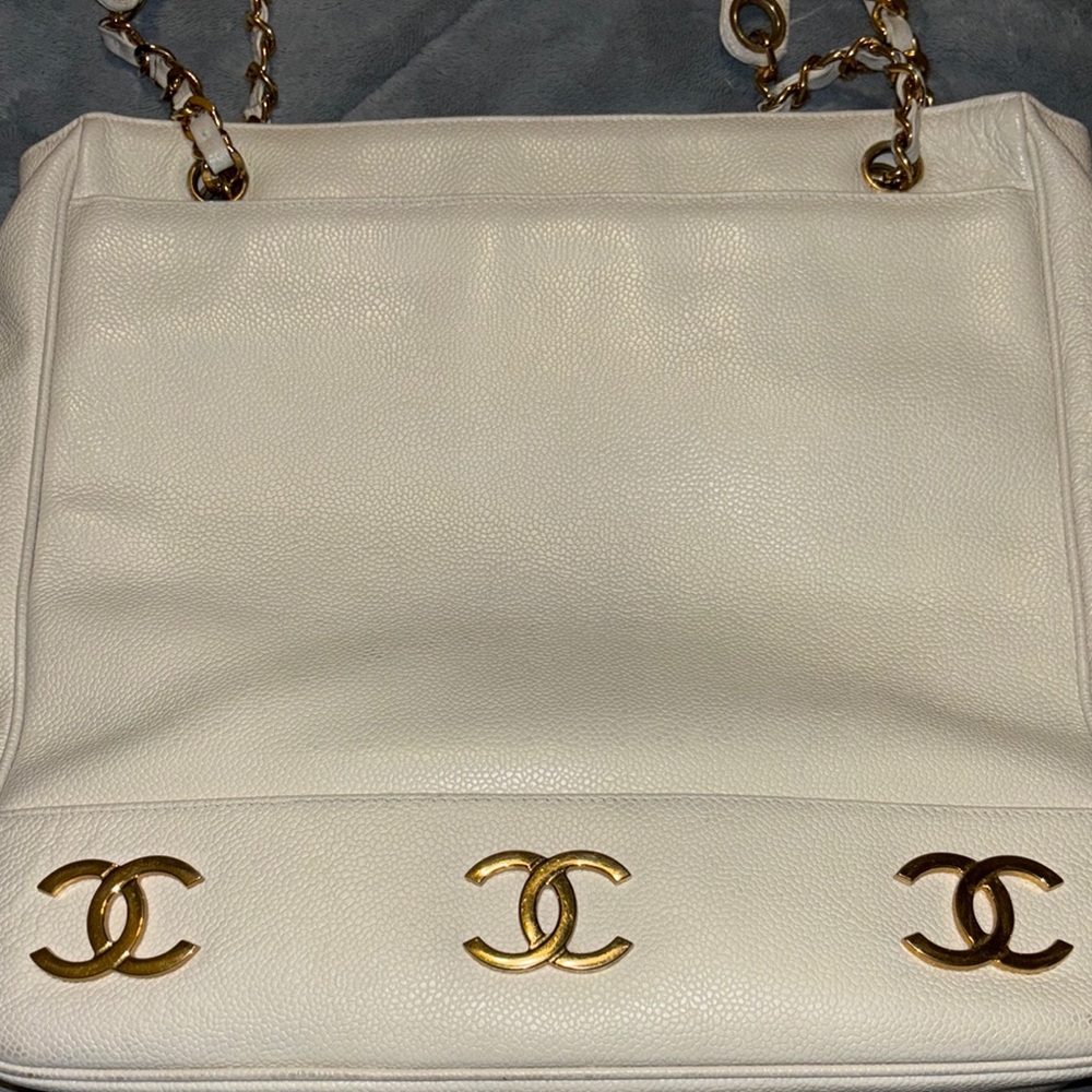Authentic Chanel White Leather Shoulder Bag with Gold CC Accents